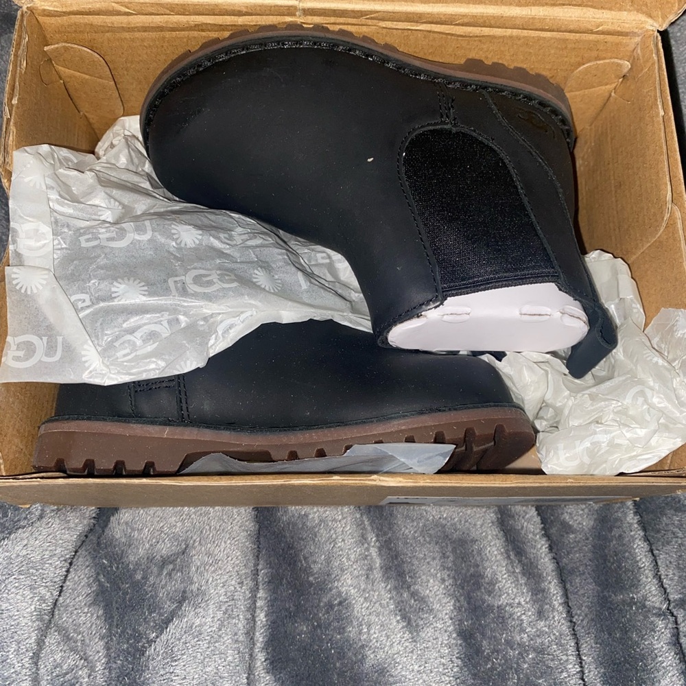 Kids Toddler Size 7 UGG Black Boots with Light Brown Sole and High-Top Design